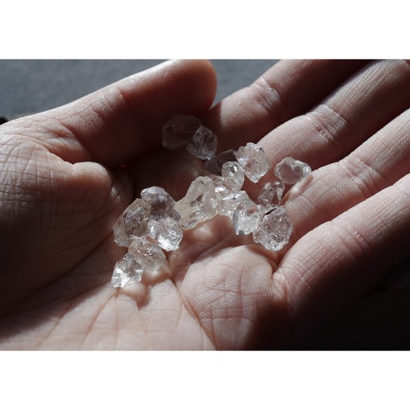 5 pcs size 10-20mm Quartz Raw Rough Natural Bulk Stones Small Raw - Picture 3 of 3